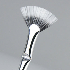 Scalloped Eyelash Brush