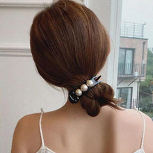 Load image into Gallery viewer, Elegant Pearl Hair Clip